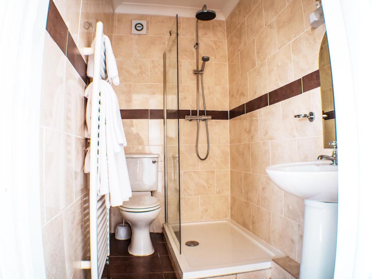 Rosslyn Hotel Douglas Bagian luar foto